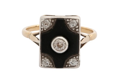 Lot 58 - An onyx and diamond ring