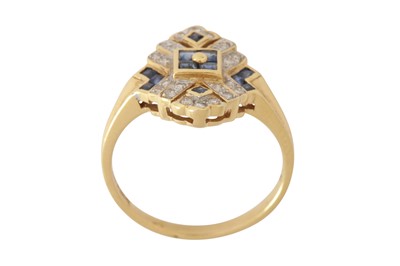 Lot 88 - A sapphire and diamond ring