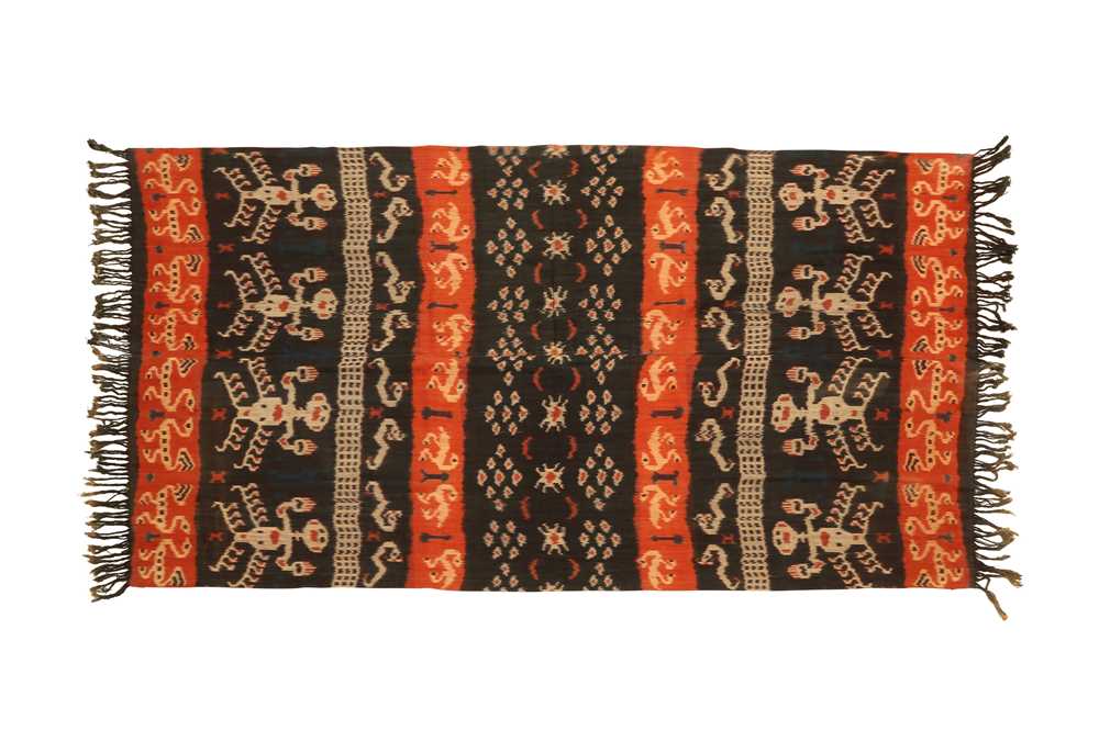 Lot 824 - A SUMBA COTTON IKAT HINGGI (SHOULDER OR HIP CLOTH)