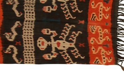 Lot 824 - A SUMBA COTTON IKAT HINGGI (SHOULDER OR HIP CLOTH)