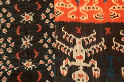 Lot 824 - A SUMBA COTTON IKAT HINGGI (SHOULDER OR HIP CLOTH)