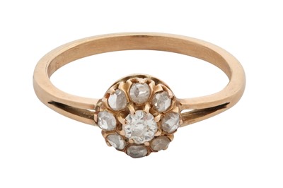 Lot 16 - A diamond cluster ring