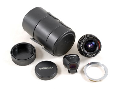 Lot 234 - Voigtlander 15mm f4.5 Super-Wide Heliar Lens for Leica L or M.