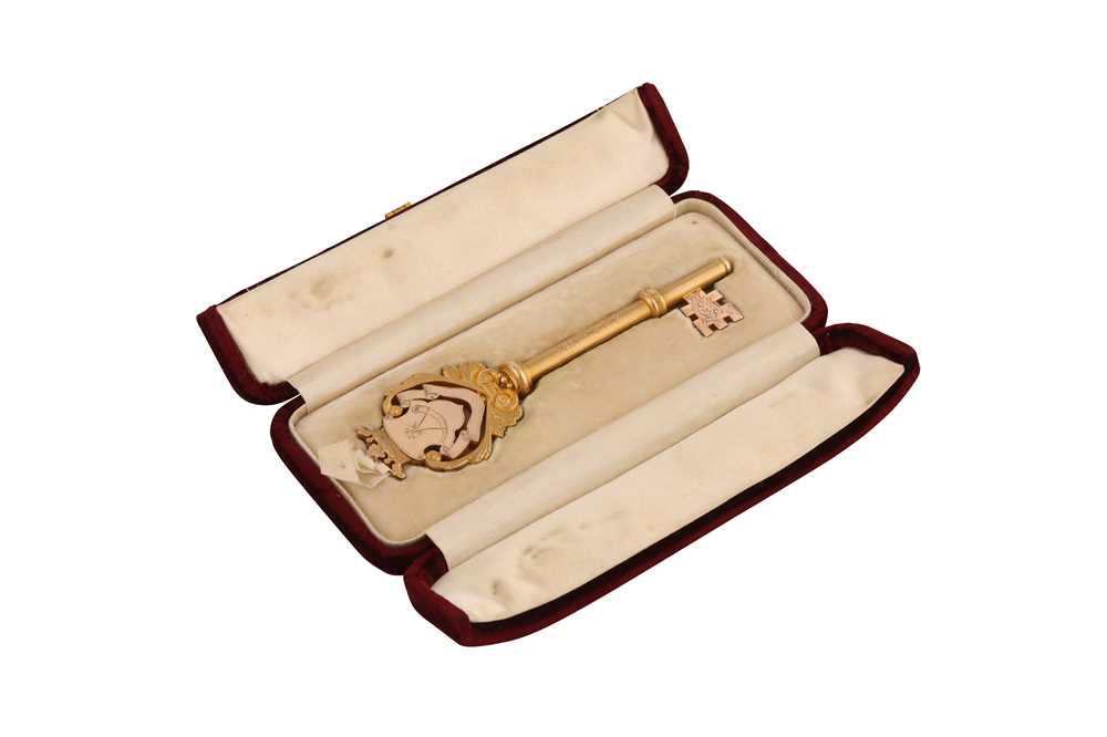 Lot 52 - A cased Edwardian 9 carat gold presentation key, Birmingham 1902 by Marples and Beasley