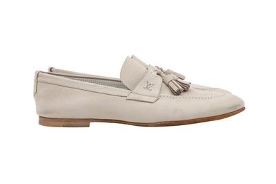 Lot 253 - Louis Vuitton Men's Beige Tassel Slip On Loafer - Size 6.5