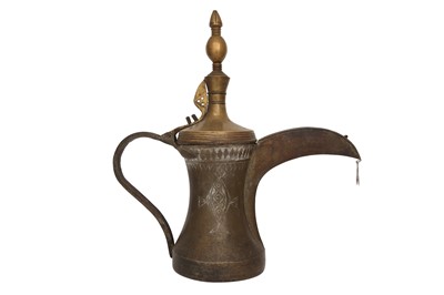 Lot 661 - A LARGE QURAYSHIA HASAWIA BRASS AND COPPER COFFEE POT (DALLAH)