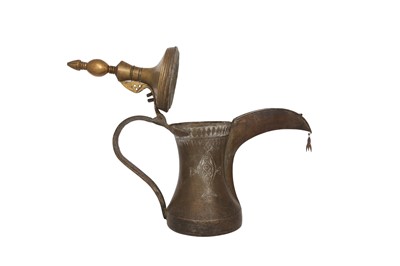 Lot 112 - A LARGE QURAYSHIA HASAWIA BRASS AND COPPER COFFEE POT (DALLAH)