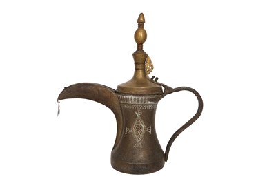 Lot 467 - A LARGE QURAYSHIA HASAWIA BRASS AND COPPER COFFEE POT (DALLAH)