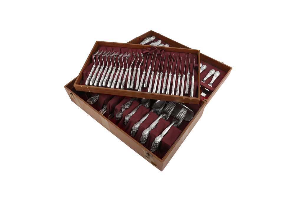 Lot 163 - A cased late 20th century modern Indian silver table service of flatware / canteen