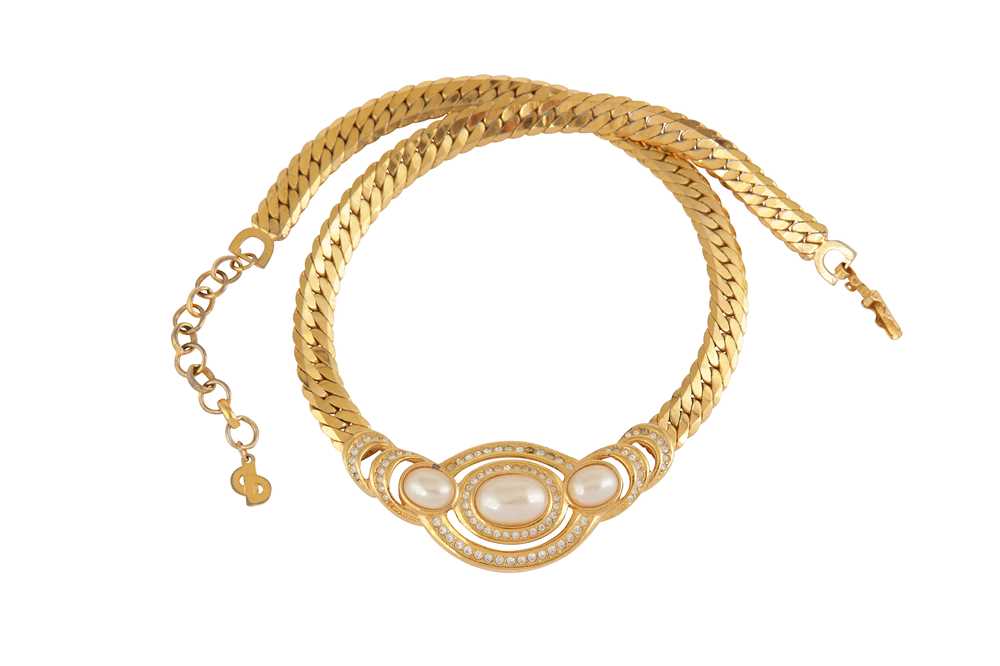 Lot 34 - A FAUX PEARL NECKLACE BY CHRISTIAN DIOR