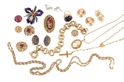 Lot 141 - A GROUP OF COSTUME JEWELLERY