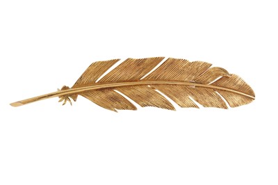 Lot 102 - A feather brooch