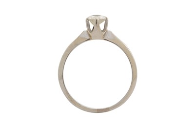 Lot 52 - A diamond single-stone ring
