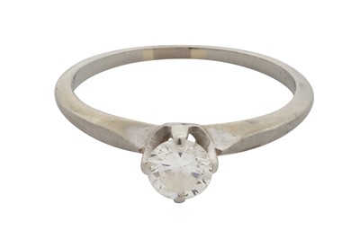 Lot 169 - A diamond single-stone ring
