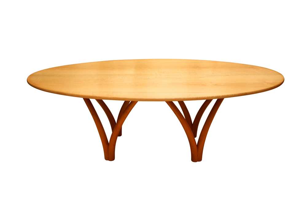 Lot 291 - A CONTEMPORARY DINING TABLE