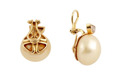 Lot 104 - De Grisogono | A pair of cultured pearl and diamond earstuds