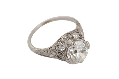 Lot 66 - A diamond single-stone ring