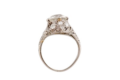 Lot 66 - A diamond single-stone ring