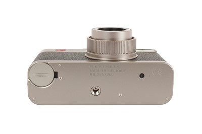 Lot 526 - A Leica CM Zoom 18141 Compact Camera