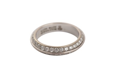 Lot 148 - Boucheron Ι An 'Eternelle grace' diamond eternity ring