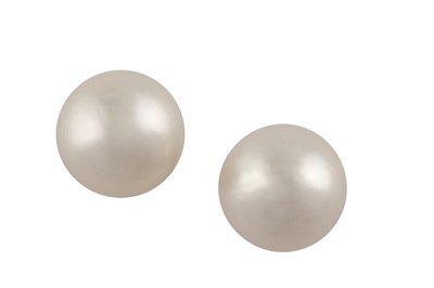 Lot 157 - A pair of cultured pearl studs