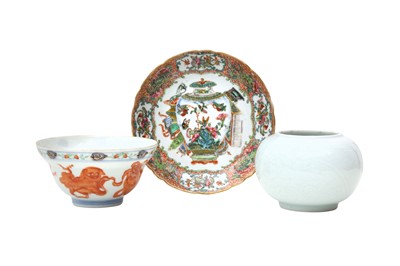 Lot 313 - A CHINESE OGEE BOWL, A FAMILLE ROSE DISH AND A PALE CELADON WASHER.