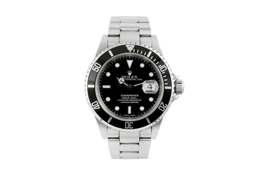 Lot 2 - A ROLEX SUBMARINER MEN'S STAINLESS STEEL AUTOMATIC DIVER'S BRACELET WATCH