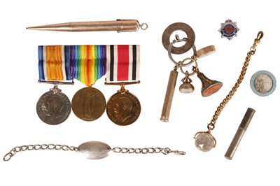 Lot 183 - A SET OF WWI MEDALS, AND A COLLECTION OF OTHER ITEMS