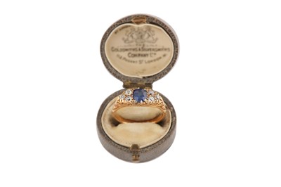 Lot 35 - A sapphire and diamond ring