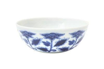 Lot 503 - A SMALL CHINESE BLUE AND WHITE 'BLOSSOMS' BOWL.