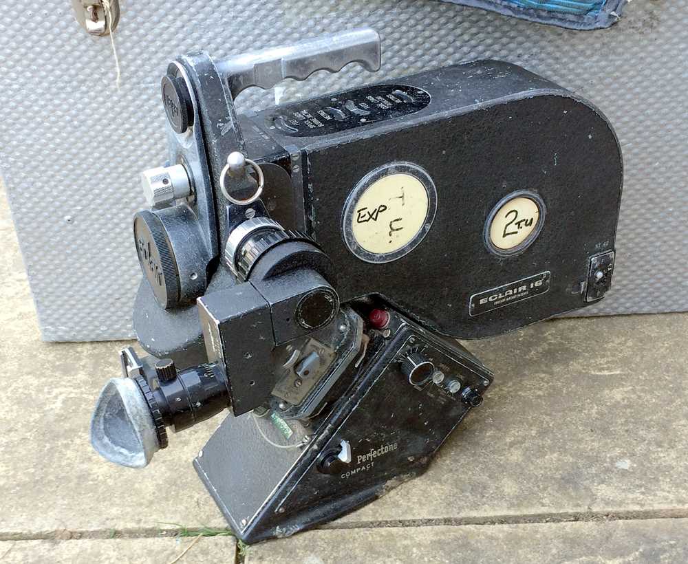 Lot 262 Éclair NPR 16mm Cine Camera Body with Finder
