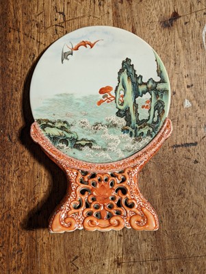 Lot 135 - A CHINESE FAMILLE ROSE MINIATURE TABLE SCREEN.