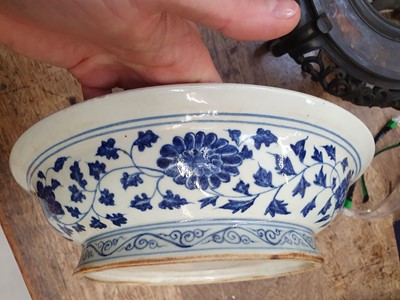 Lot 99 - A CHINESE BLUE AND WHITE 'FLOWERS' DISH.