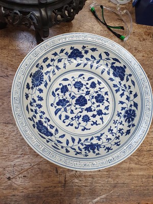 Lot 99 - A CHINESE BLUE AND WHITE 'FLOWERS' DISH.