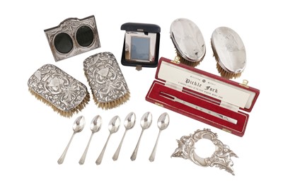 Lot 76 - A MIXED GROUP OF STERLING SILVER