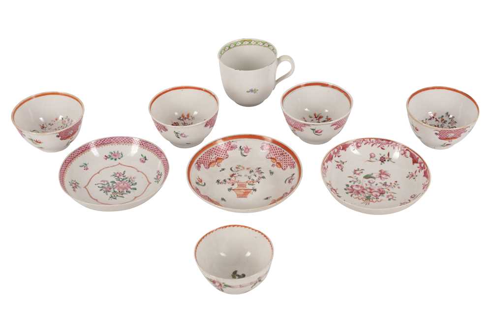 Lot 691 - A GROUP OF EIGHTEENTH CENTURY NEWHALL TEA BOWLS AND SAUCERS