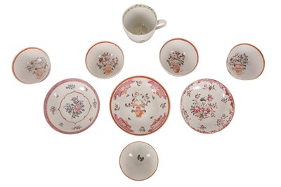 Lot 691 - A GROUP OF EIGHTEENTH CENTURY NEWHALL TEA BOWLS AND SAUCERS