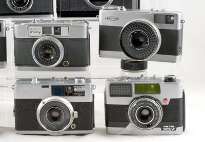 Lot 520 - A Good Group of 8 Half Frame Cameras.