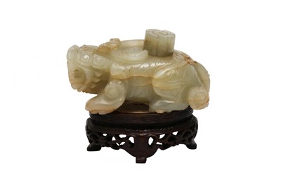 Lot 305 - A CHINESE PALE CELADON JADE 'MYTHICAL BEAST' WATER DROPPER