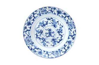 Lot 164 - A GROUP OF FOUR CHINESE BLUE AND WHITE DISHES