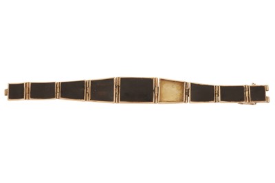 Lot 152 - A BRACELET WITH DOGS IN SILHOUETTE