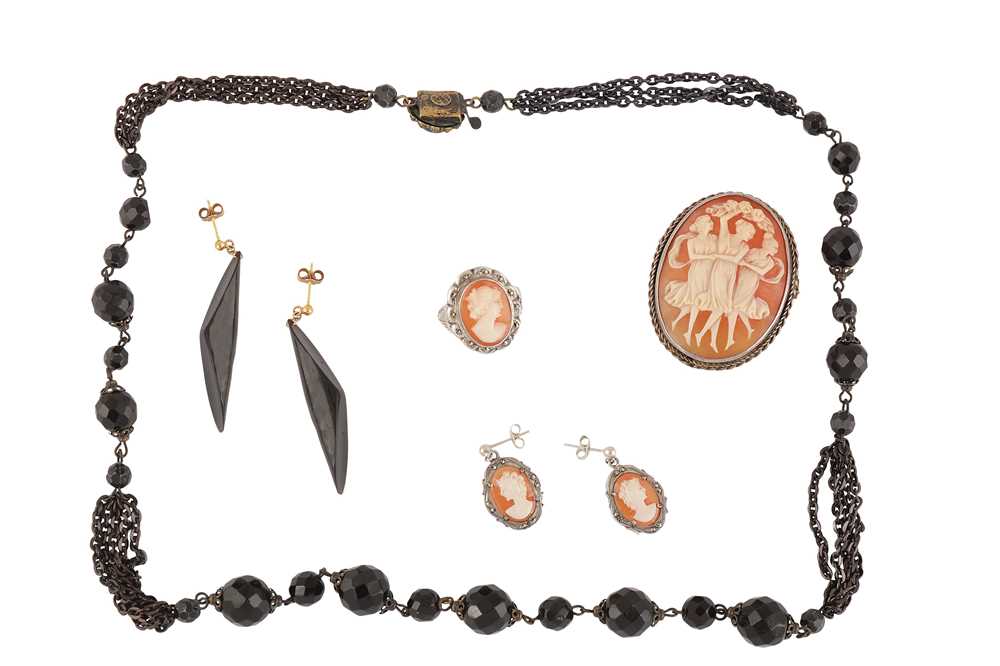 Lot 96 - A GROUP OF JEWELLERY