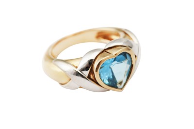 Lot 72 - A blue topaz ring