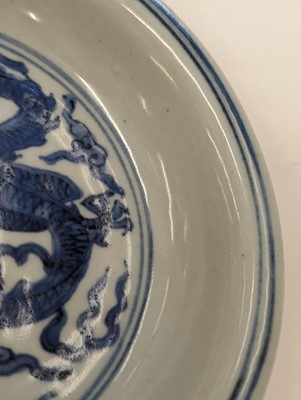 Lot 430 - A CHINESE BLUE AND WHITE 'DRAGON' DISH.