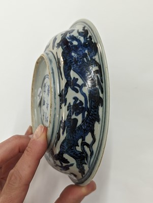 Lot 430 - A CHINESE BLUE AND WHITE 'DRAGON' DISH.