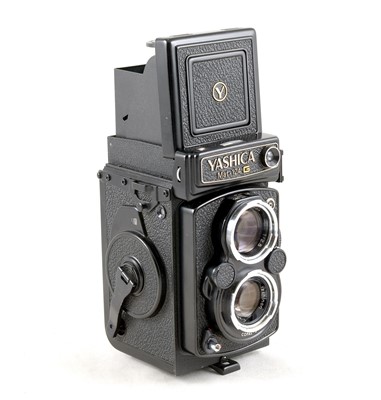 Lot 268 - Yashica 124G 120/220 TLR Camera.