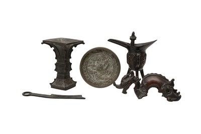 Lot 548 - A SMALL GROUP OF CHINESE BRONZES.