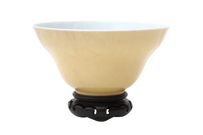 Lot 251 - A CHINESE CREAM-GLAZED OGEE BOWL.