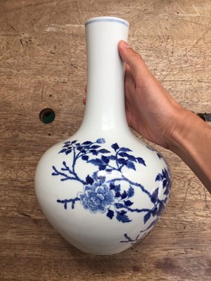 Lot 112 - A CHINESE BLUE AND WHITE 'PEONY' BOTTLE VASE.