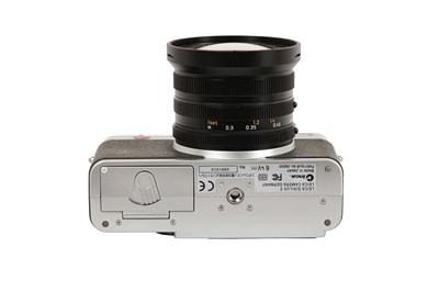 Lot 528 - A Leica Digilux-2 Digital Camera